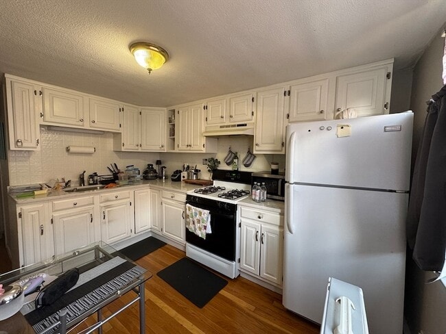 Photo - 137 Havre St Unit 3