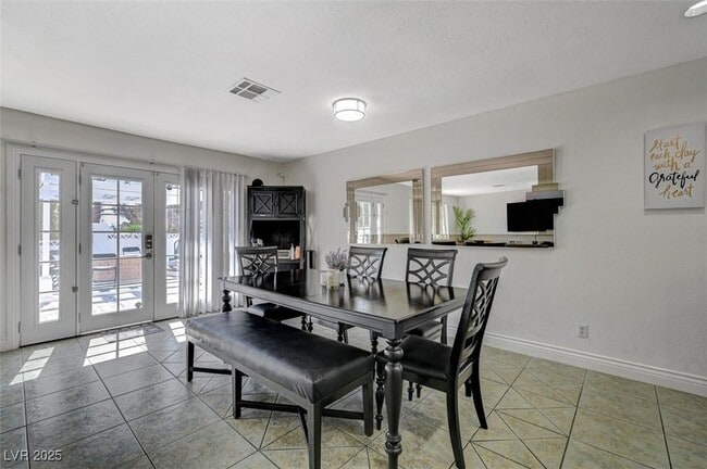 Photo - 5248 Rambling Rd