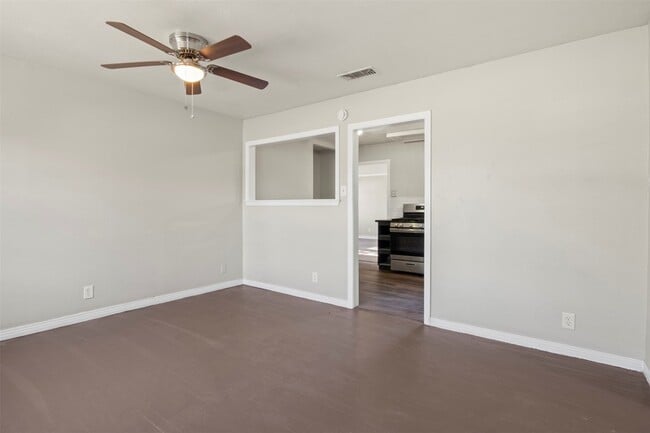 Photo - 320 NE 31st St