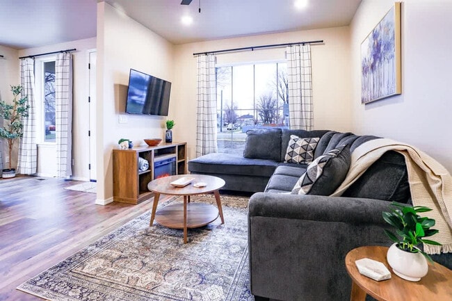 Building Photo - 717 E Elgin St Unit SI ID1460928P