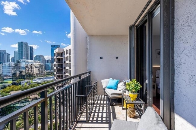 Photo - 540 Brickell Key Dr Unit 1619