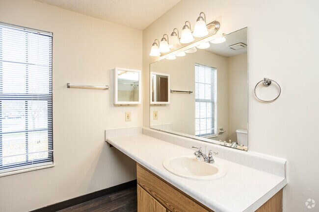 1BR, 1BA - 860 SF - The Daisy - Crystal Lake