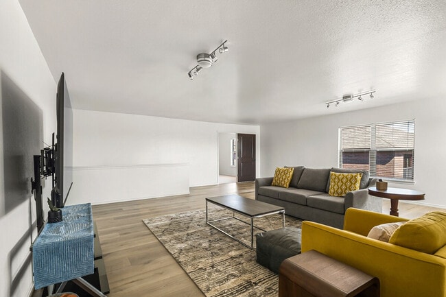 Photo - 311 Evening Grosbeak Dr Unit SI ID1492677P