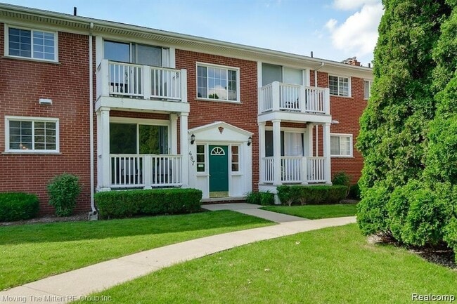 Building Photo - 487 N Eton St Unit 5