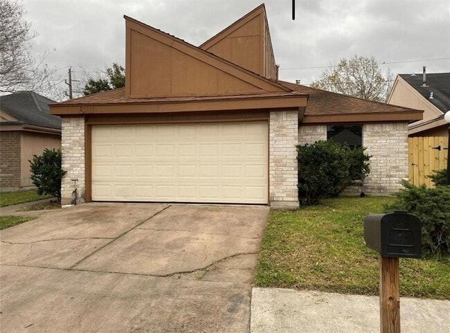 Building Photo - 6111 Briar Glade Dr