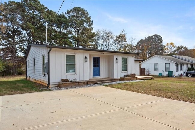 Photo - 3258 Highland Dr SE