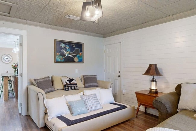 Building Photo - 3004 Red Robin Loop Unit ID1328084P