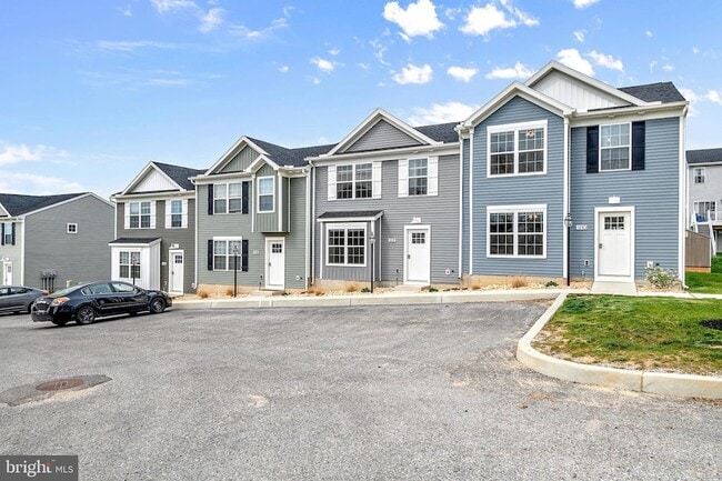 Building Photo - 403 Valor Way