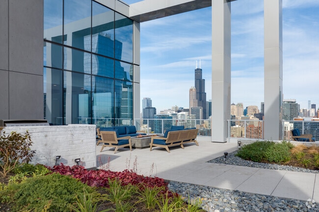 Rooftop firepit - 1400 Wabash