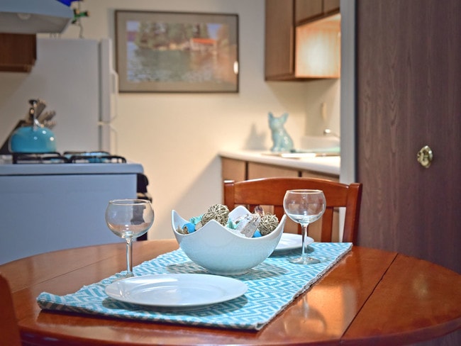 Kitchen and Dining Area - Great Oaks Apartments