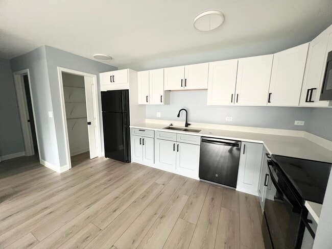 Photo - Halsted Park Apartments