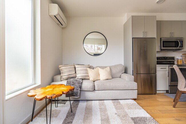 Photo - 5109C Phinney Ave N Unit ID1364267P