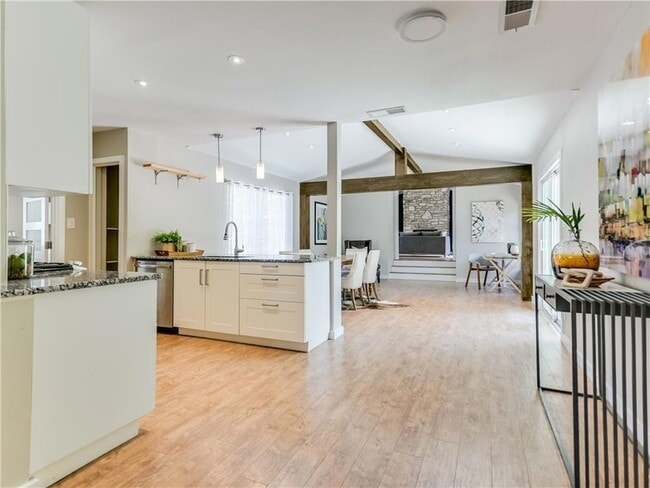 Photo - 5213 Gladstone Dr