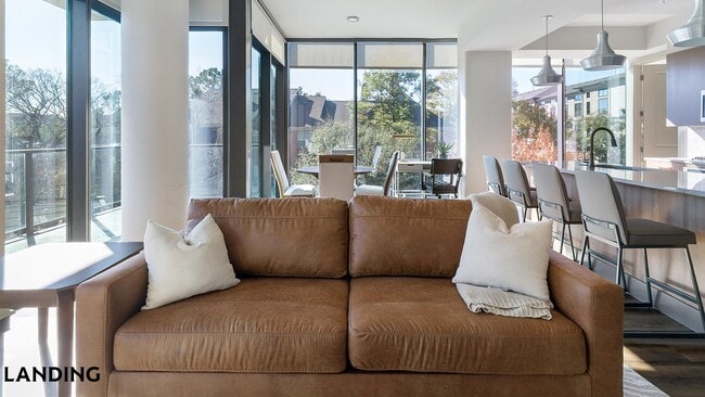 Building Photo - 1414 Wood Hollow Dr Unit 304