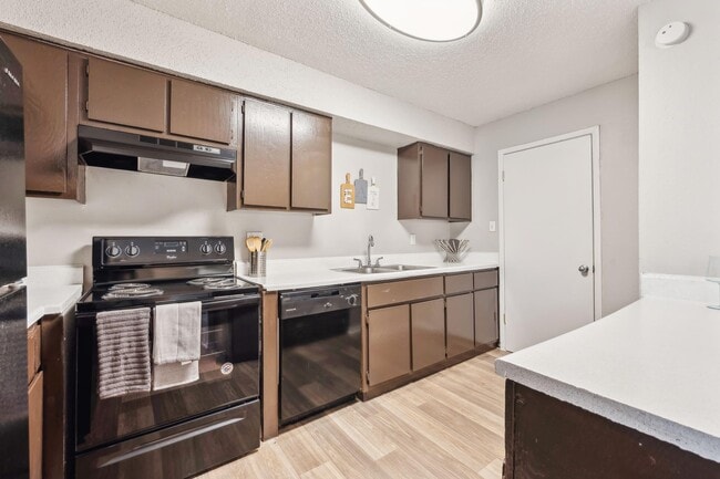 Building Photo - Villas de la Plaza