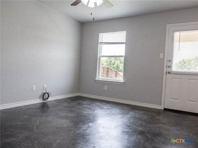 Photo - 1714 Risen Star Ln