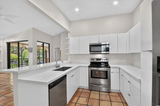 Photo - 5451 Verona Dr Unit N