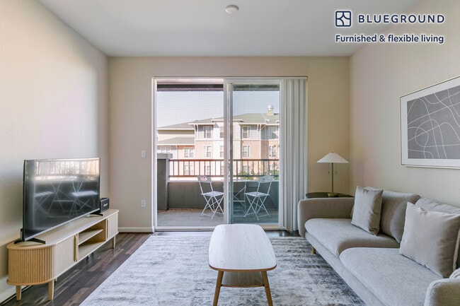 Building Photo - 1051 Commodore Dr Unit SI FL3-ID2077