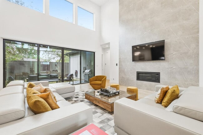 Building Photo - 3714 Highgrove Dr Unit ID1353128P