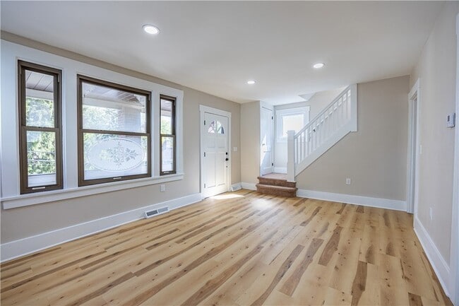 Photo - 232 St Clair St