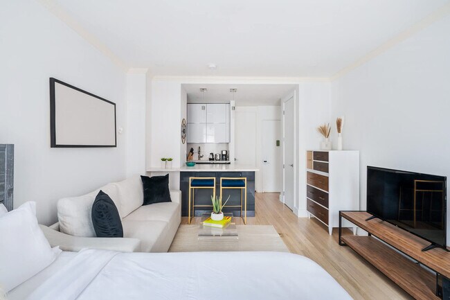 Building Photo - 1597 York Ave Unit FL4-ID1021958P