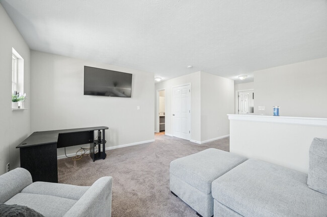 Building Photo - 4007 Woodview Dr Unit ID1397951P