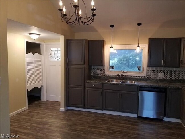 Photo - 2443 Amberly Dr