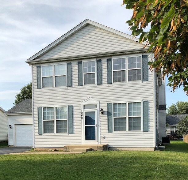 Building Photo - 1860 Fescue Dr