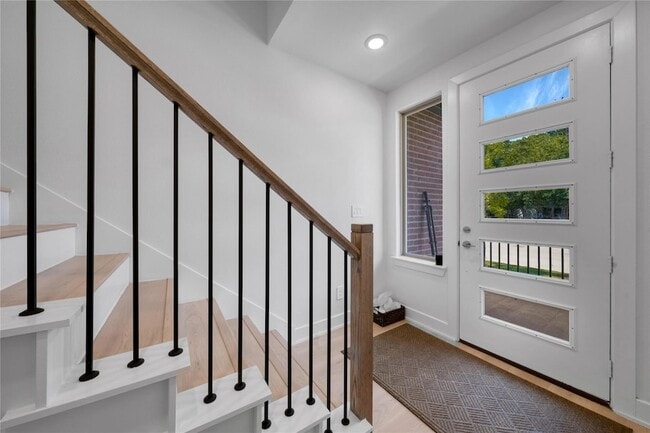 Building Photo - 13351 Goodland St