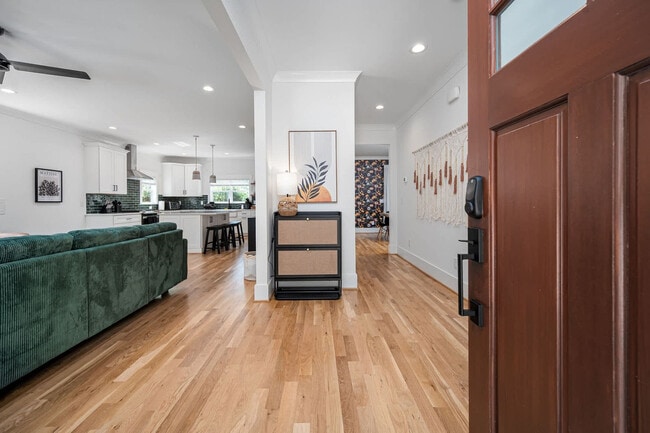 Photo - 2019 James St Unit ID1300730P