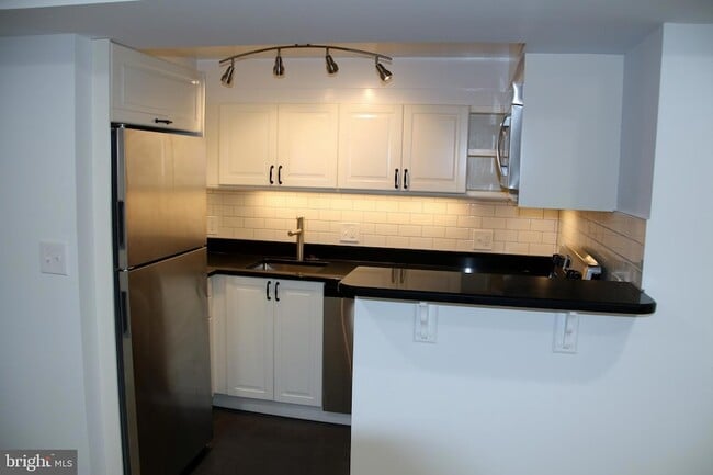 Photo - 1438 Meridian Pl NW Unit LL4