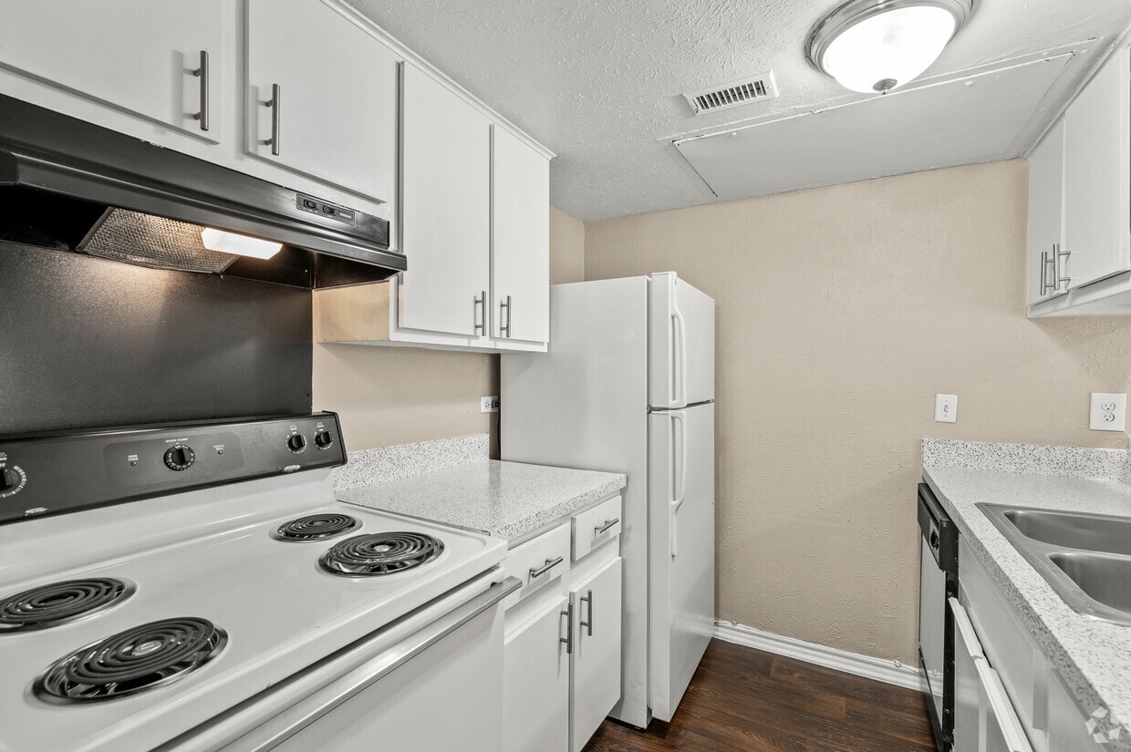 Floor Plan - Plan B5 With Den