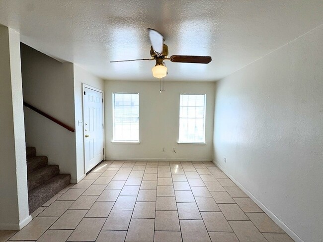 Photo - 807 W Walnut St Unit C2