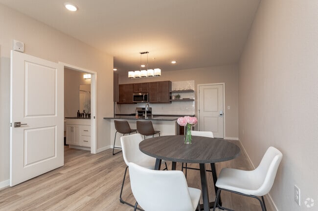 1BR, 1BA - View - Lake Park Apartments