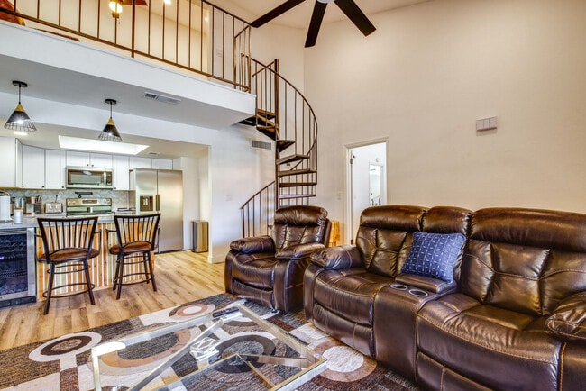 Building Photo - 1351 N Pleasant Dr Unit SI FL2-ID1545831P