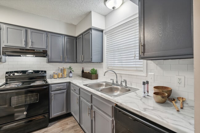 Building Photo - Piccadilly Apartments