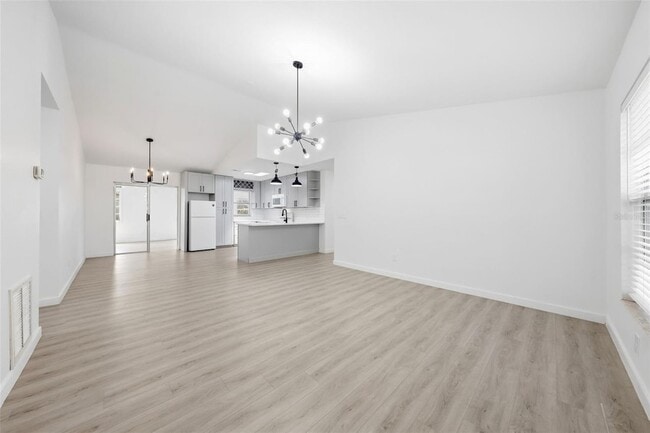 Photo - 515 Floral Dr