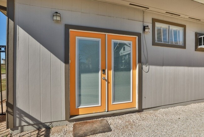 Photo - 2215 Cleburne St