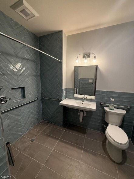 Photo - 70 W Grand St