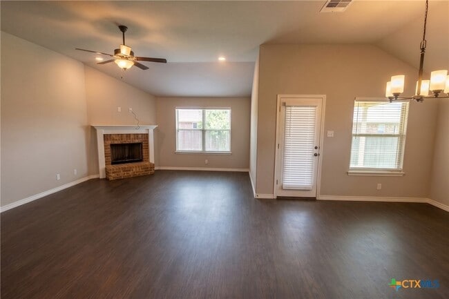 Photo - 900 Clanton Cove
