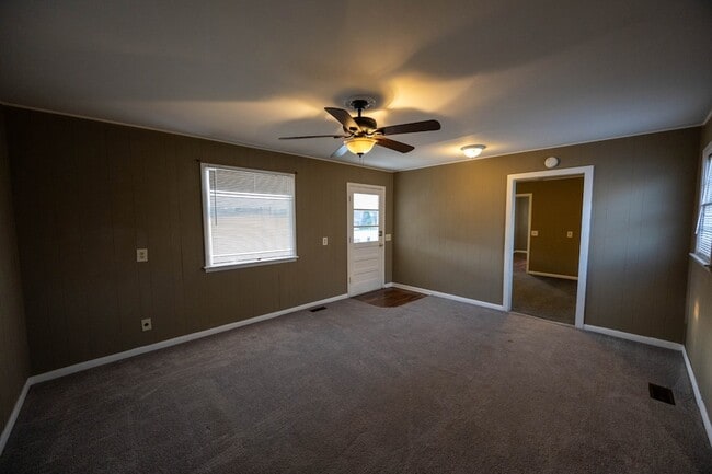 Photo - 200 Sycamore St N