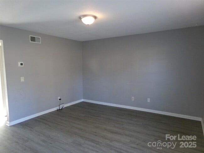 Photo - 1351 N 6th St