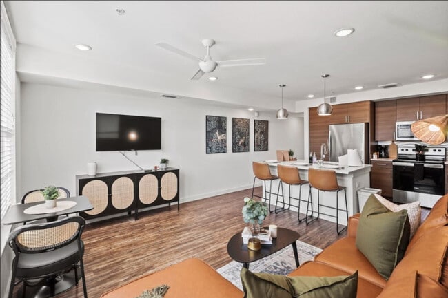 Building Photo - 120 N Madison Ave Unit ID1335757P