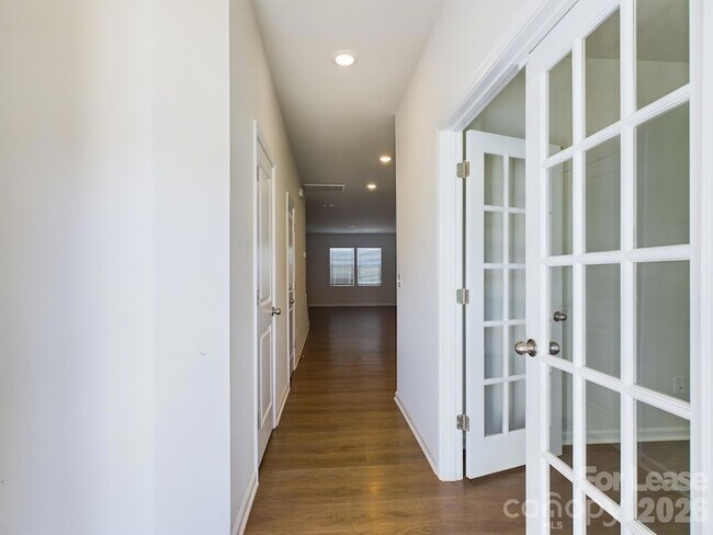 Photo - 15611 Country House St
