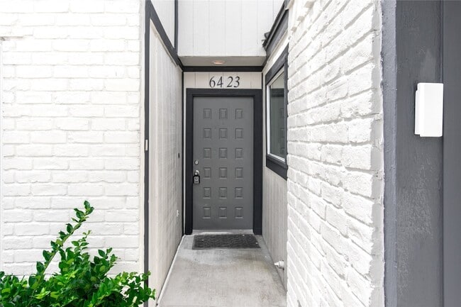 Photo - 6423 Coachwood Dr