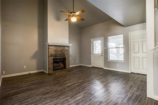 Photo - 106 Verna Spur Unit B