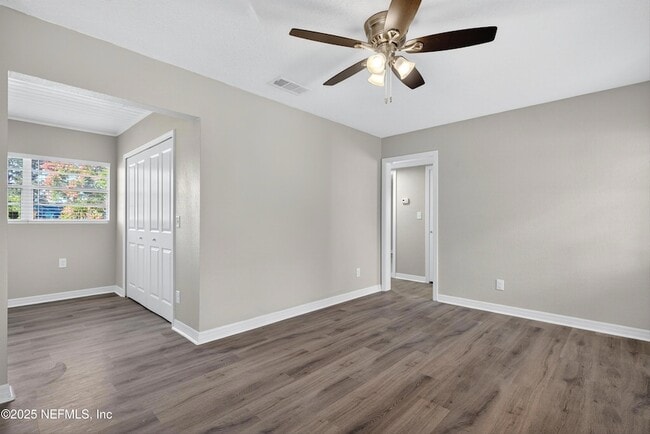 Photo - 5437 Attleboro St