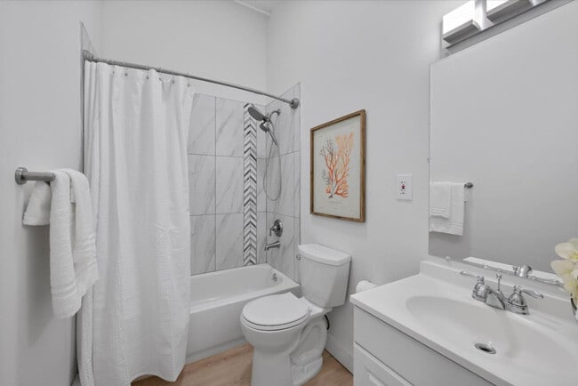 Photo - 242 Mccormick Pl Unit ID1056125P