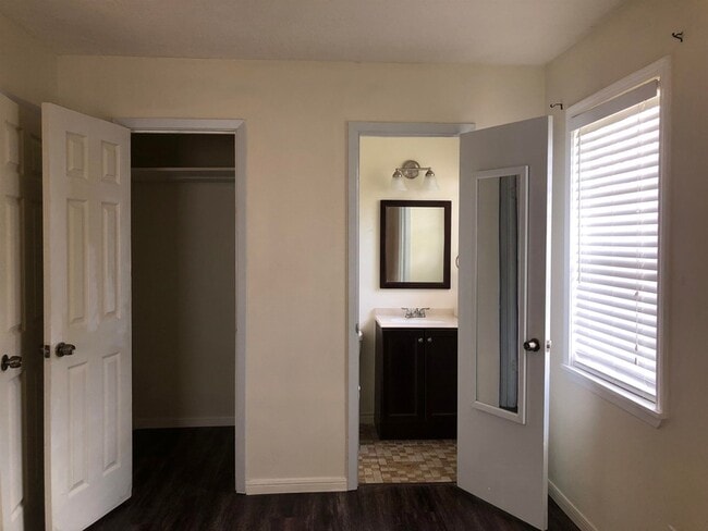 Photo - 825 Smelker Ave