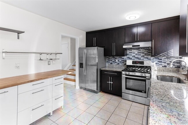 Photo - 22582 Winfield Rd